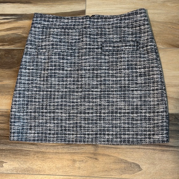 LOFT Dresses & Skirts - LOFT Tweed Mini Pencil Skirt | Size 8 | Worn Once